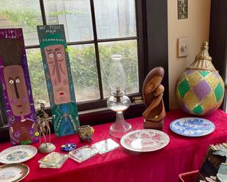 Decorative plates, sculptures, local paintings