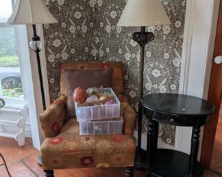 captain chair, table, end table