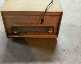 Lot 32: Vintage Blaupunkt tabletop radio with power supply