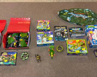Lot 25: Vintage Teenage Mutant Ninja Turtles toys and boxed sets