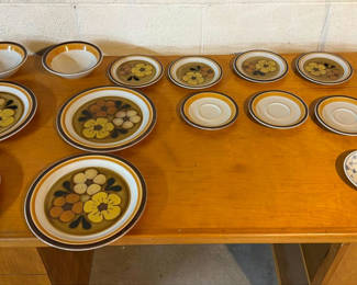 Lot 13: China Set