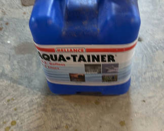 Lot 8: Aqua-Tainer