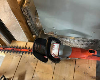 Lot 48: Red hedge trimmer with long blade