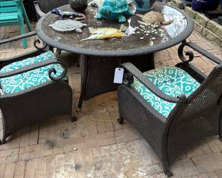 Nice wicker patio set, 4 chairs and table great shape....