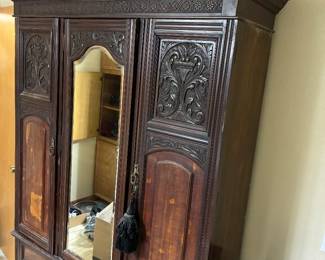 Great wardrobe. Top lifts off for moving