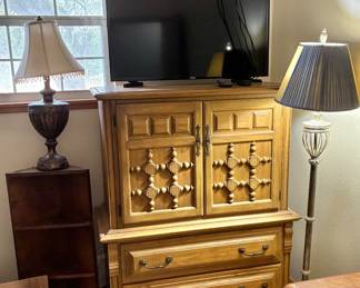 chest of drawers, tv, lamps