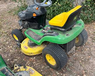 John Deere mower - runs good. Missing hood