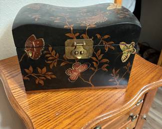 Decorative chest