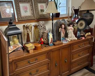 Dresser, collectibles