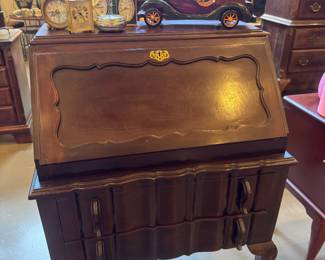 Wood Slant Front writing bureau (needs some DIY)