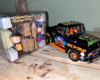 Halloween truck with peanuts characters