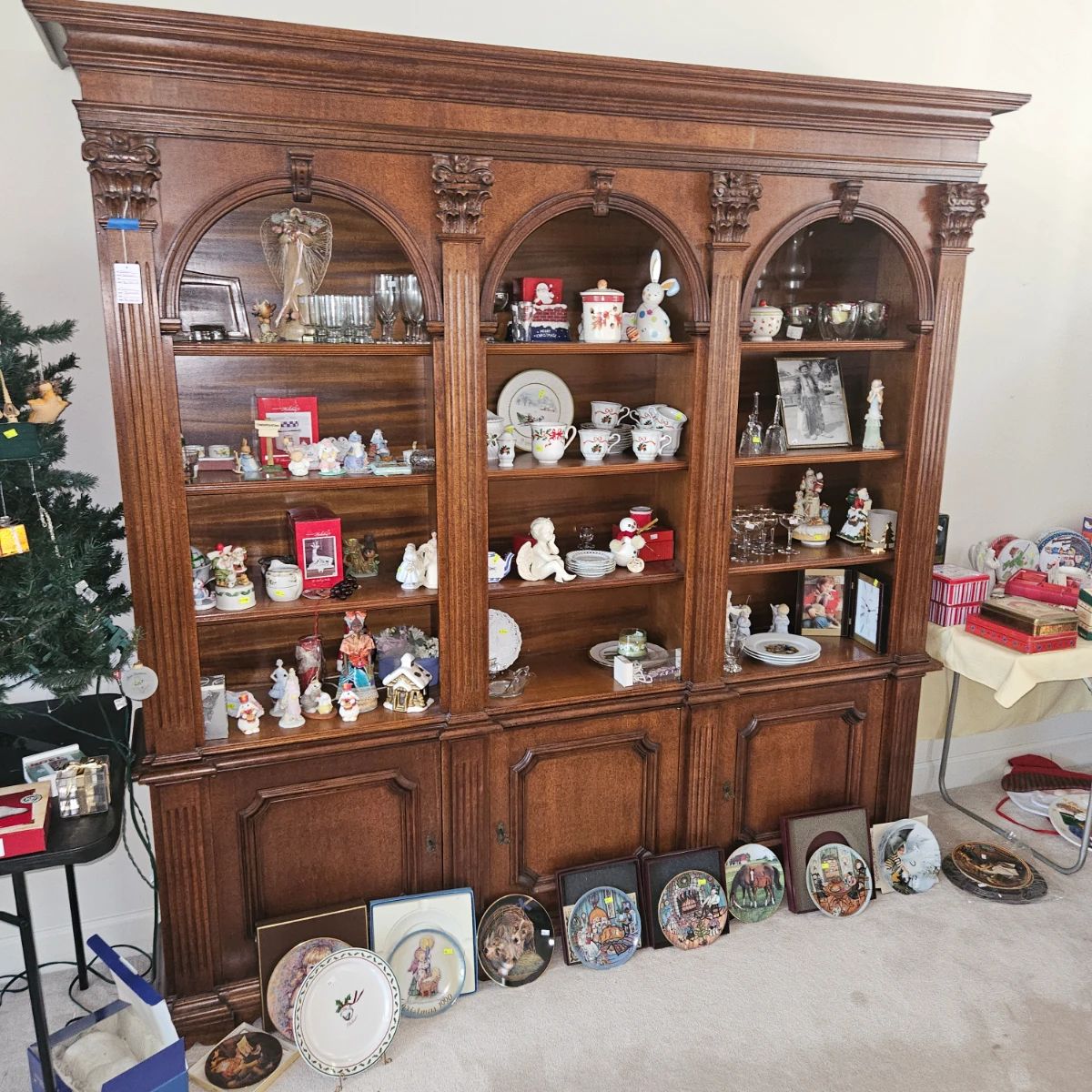 Collectable plates and various dishes and collectables