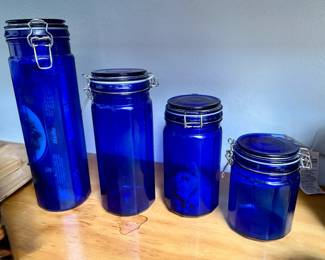 (More) Blue kitchen canisters