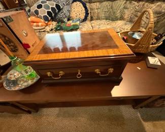 Vintage Mahogany Veneer Jewelry Box by Henkel Harris