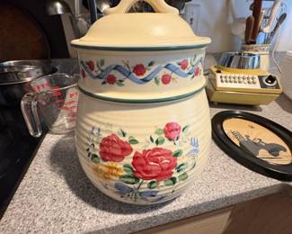 Treasure Craft Rose Pattern Cookie Jar