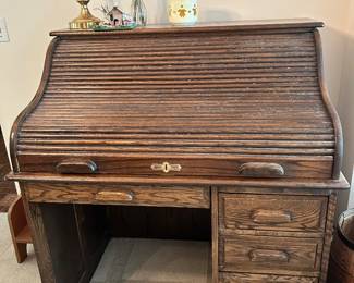 Roll top desk