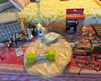 Sewing Basket - Glasses
