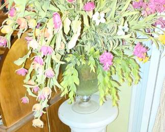 Other Pedestal with Arrangement