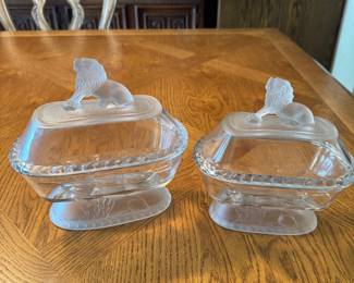 ✨ A Beautiful Piece of History! These stunning Gillinder & Sons Lion covered dishes date to around 1876, the era of the Philadelphia Centennial Exhibition. Featuring clear pressed glass with beautiful frosted lion details, these antique pieces are truly something special.
