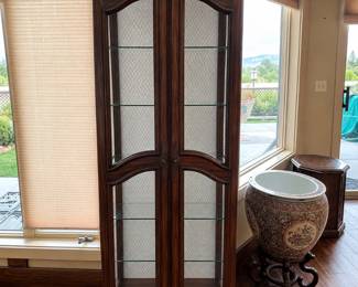 Beautiful Lighted Curio / Display Cabinet – $450 Gorgeous traditional wood curio cabinet with beautiful carved detailing and decorative glass doors. Features glass display shelves, interior lighting, and double doors for easy access. Perfect for displaying Lladró, collectibles, china, crystal or treasured pieces. Measurements: 80” H × 36” W × 16” D Beautiful condition and a very substantial, quality piece. Pickup & load yourself please