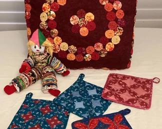 TTM023 Yo-yo Throw Pillow & Doll And Four Pot Holders 