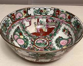 TTM025 Vintage Chinese Porcelain Rose Medallion Serving Bowl
