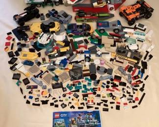 TTM108 Over 6 Pounds Of Legos 