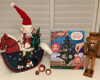 TTM018 Wooden Christmas Nutcrackers, Tree & Nesting Balls