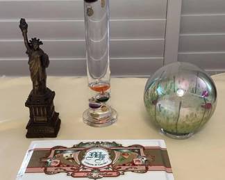 TTM105 Galileo Thermometer, Art Glass Golf Sphere, Cigar Box & Statue Of Liberty 