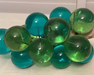 TTM019 Vintage Lucite Grapes