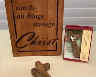 TTM092 Two Wooden Crosses & Inspirational Wall Hanging Plaque 