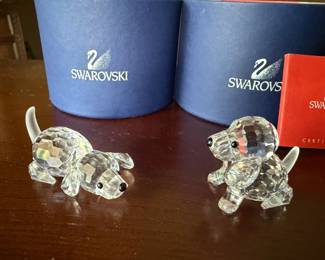 Two Swarovski figurines - Beagle & Beagle Playing