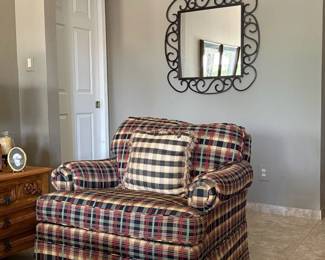 Ethan Allen club chair w/ traditional classic country look