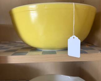 Pyrex Primary Yellow Large