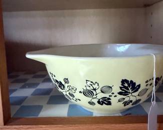 Pyrex Gooseberries Medium