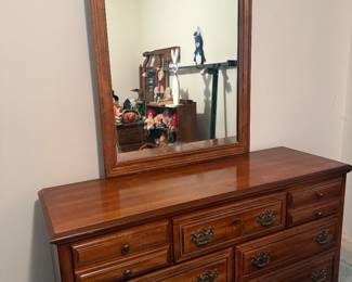 Low Dresser w/Mirror