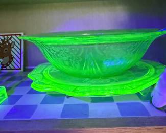 Madrid Pattern Uranium Glass Bowl & Cake stand