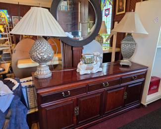 Beautiful credenza/console, finished all 4 sides BRING MOVING HELP its heavy
