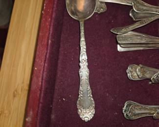 SilverPLATE flatware set