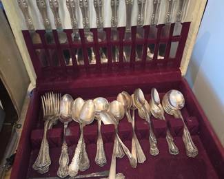 SilverPLATE flatware set