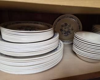 Corelle Blue Floral (Blue Onion) Large Dinnerware Set