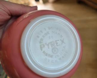 PYREX Flamingo Pink Nesting Mixing Bowl Set (3)