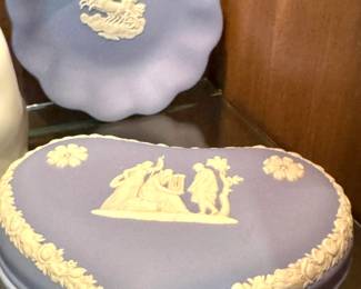 Wedgwood Jasperware Heart-Shaped Lidded Trinket Box with Classical Applied Relief