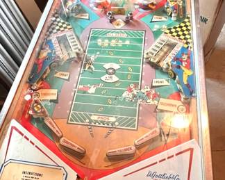 1973 D. Gottlieb & Co. Pro-Football Electro-Mechanical Football Pinball Machine
