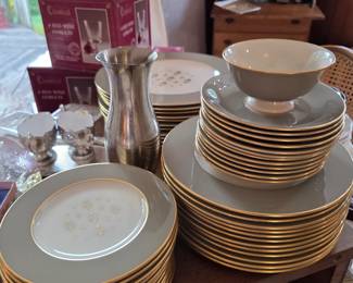 Glendale by Lennox number X559 China set