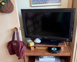 Sony BRAVIA HDTV, DVD VHS Combo Player, Oak Media Stand & Vintage 45 RPM Records