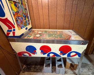 1973 D. Gottlieb & Co. Pro-Football Electro-Mechanical Football Pinball Machine
