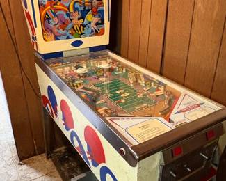 1973 D. Gottlieb & Co. Pro-Football Electro-Mechanical Football Pinball Machine