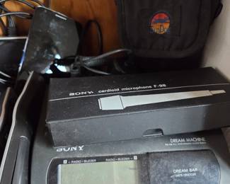 SONY ICF-C303 Dream Machine AM/FM Clock Radio / SONY Cardioid Microphone F-98