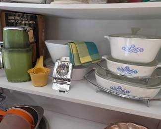 Corningware Blue Coneflower Covered Casseroles with Carry Tray